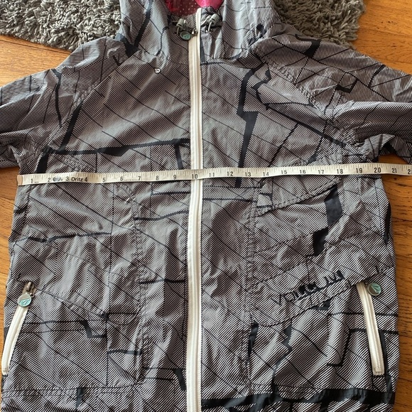 Volcom Transition Performance Driven Streetwear Hooded Windbreaker Size Medium - Picture 12 of 17